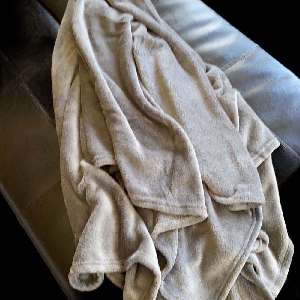 Thirty-one Dark Grey Fleece Blanket